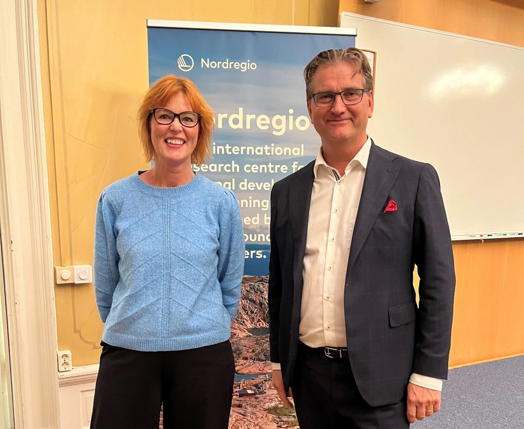 Director Rolf Elmér with Chairman of the delegation Heléne Björklund