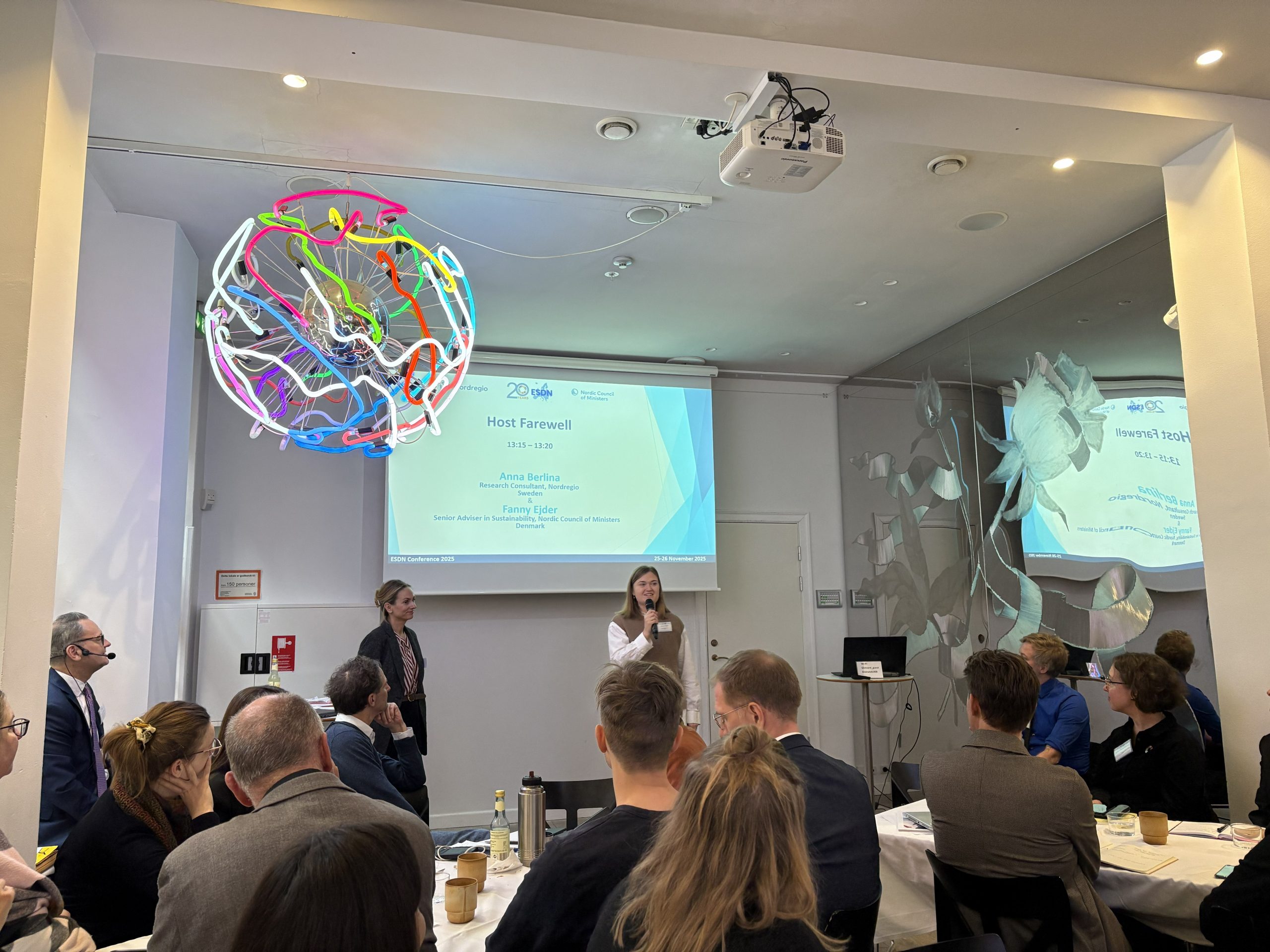 Anna Berlina from Nordregio on stage in front of a full room