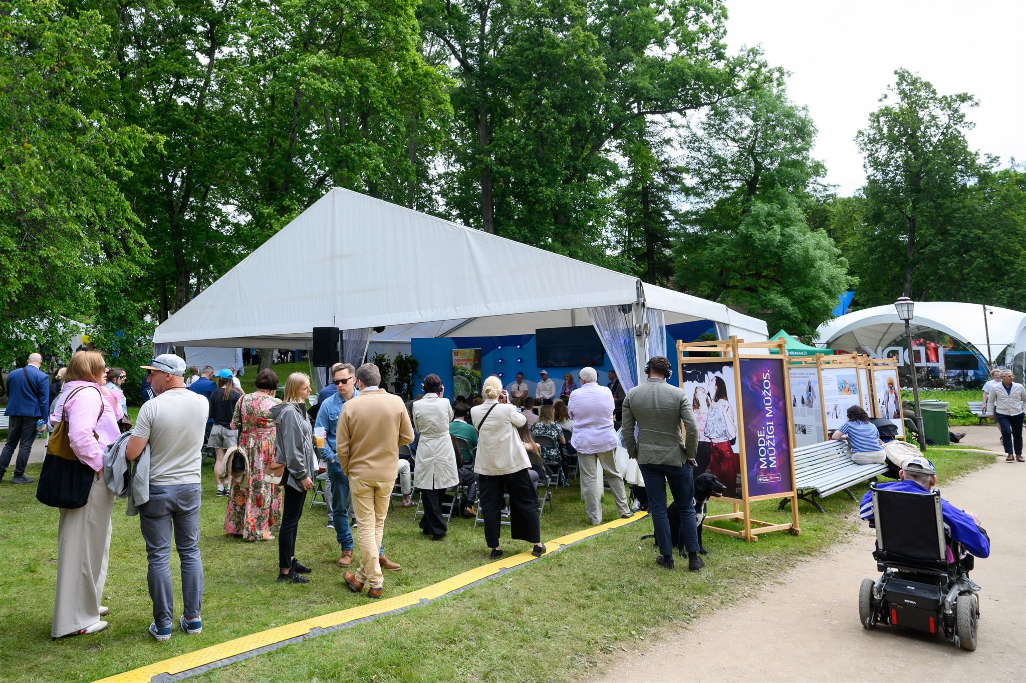 Lampa festival crowd, 2025